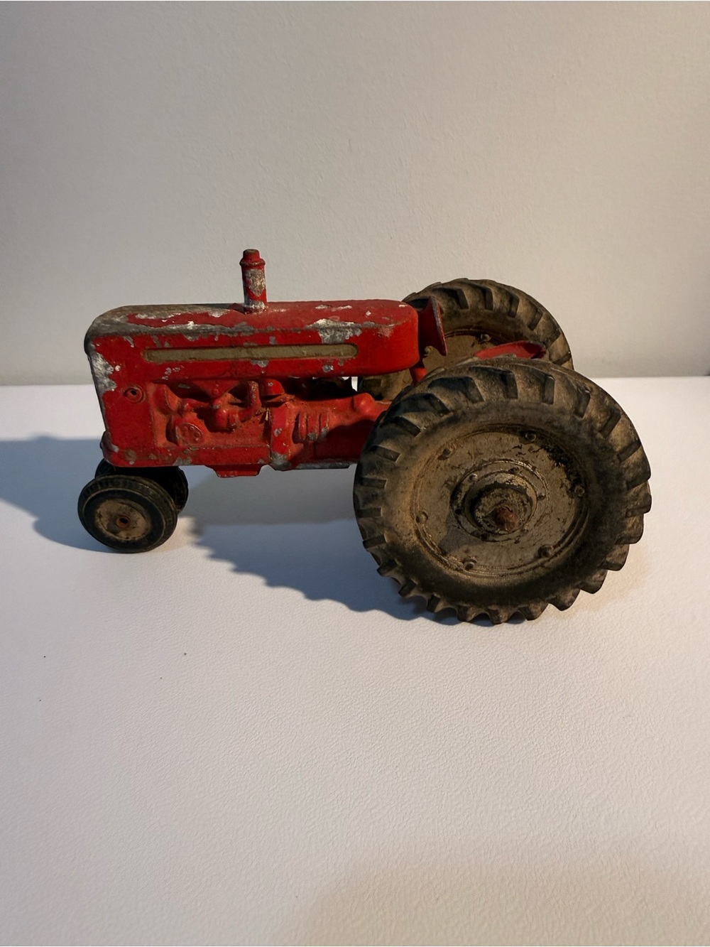 Vintage Hubley IH Farmall H M Tractor Die Cast Toy Model USA-1:16
